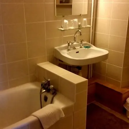Hotel Oberland 2*